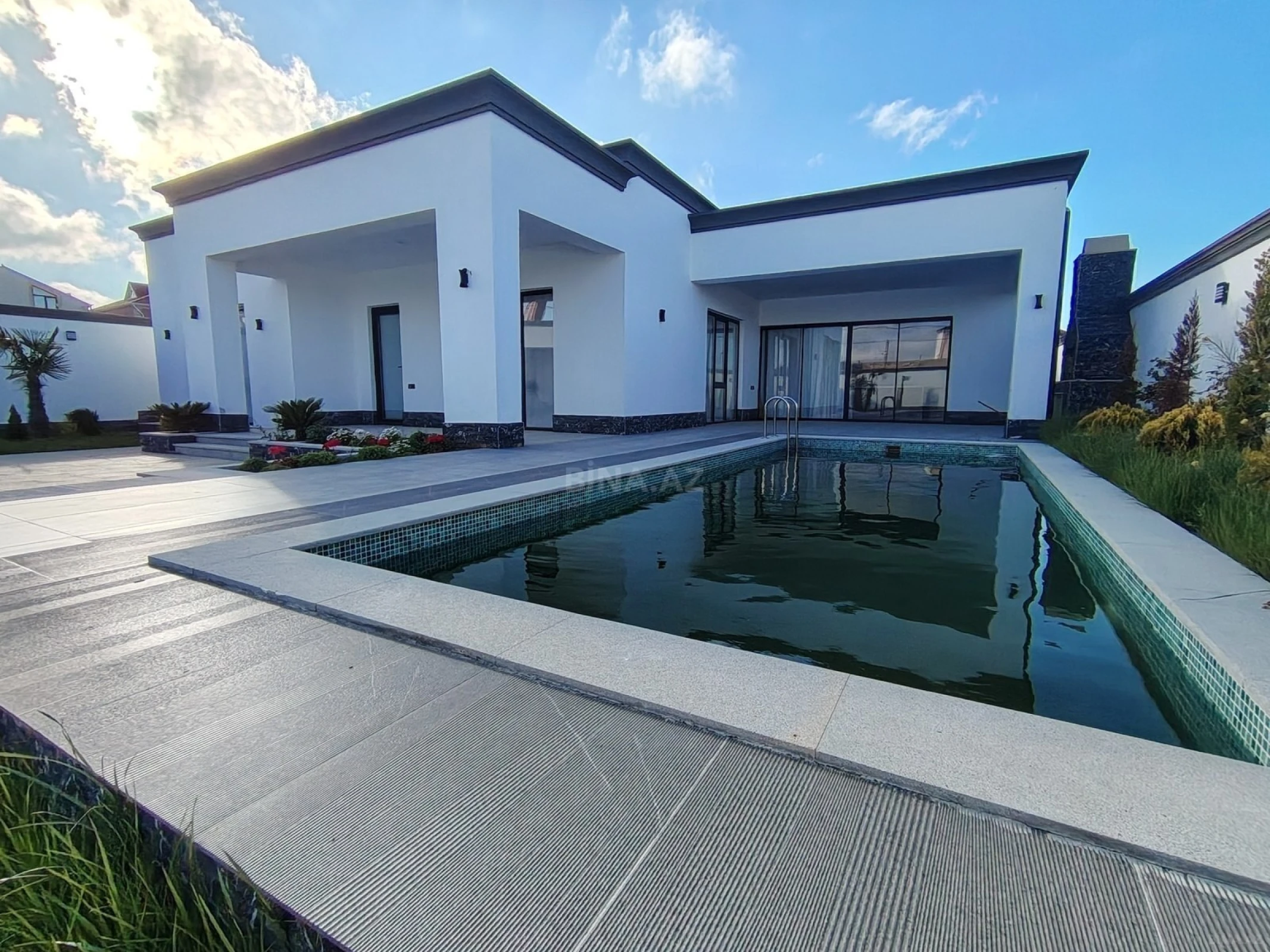 Satılır 4 otaqlı həyət evi 200 m²