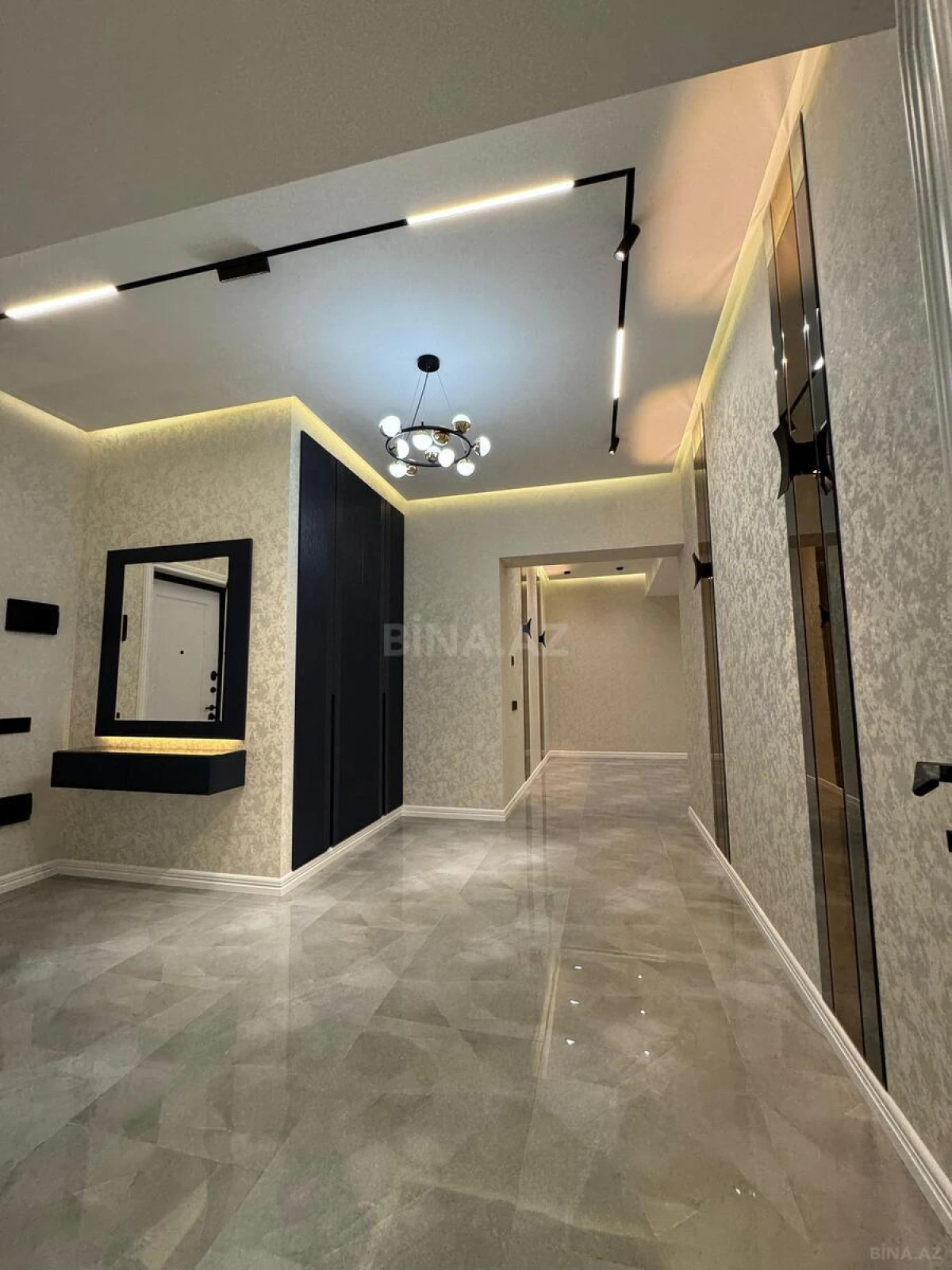 Satılır 4 otaqlı mənzil 168 m²