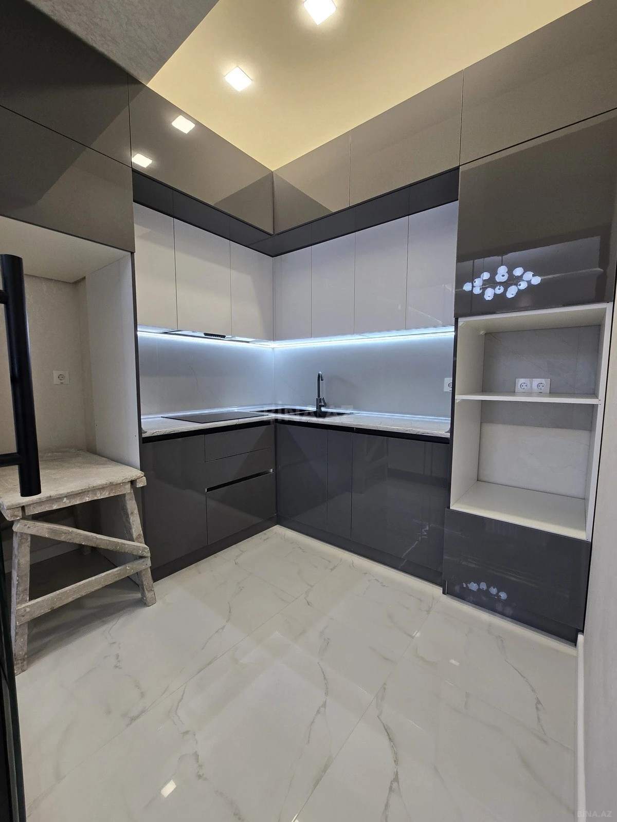 Satılır 2 otaqlı mənzil 65 m²