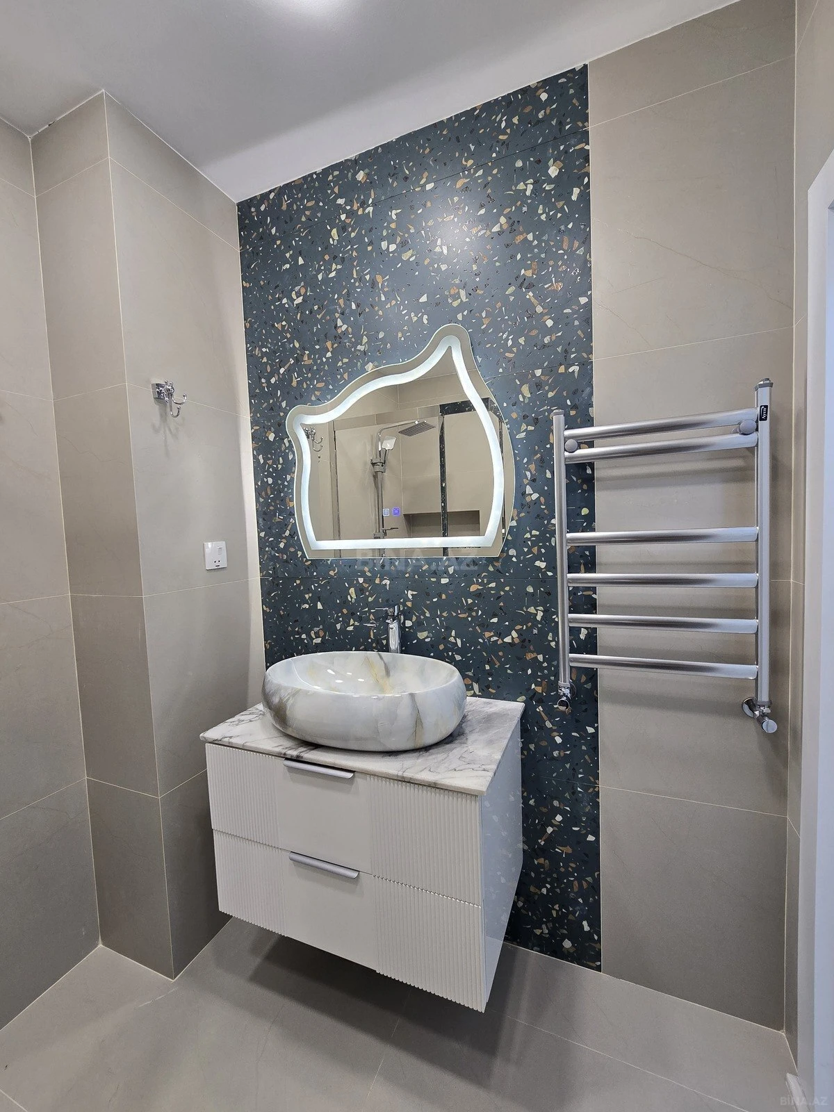 Satılır 2 otaqlı mənzil 65 m²