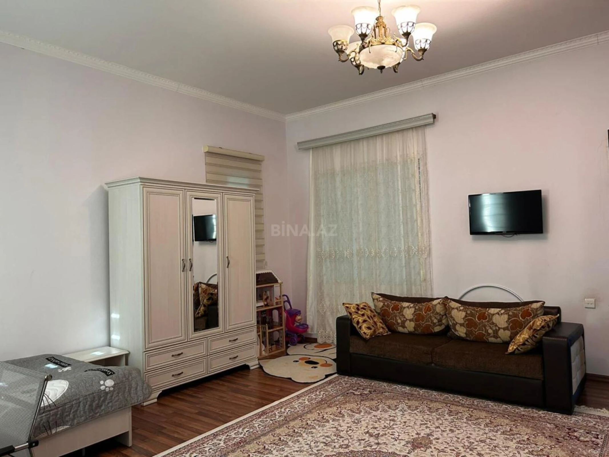 Kirayə verilir 6 otaqlı həyət evi 350 m²