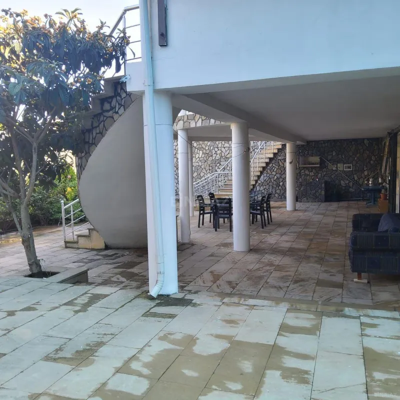 Kirayə verilir 6 otaqlı həyət evi 350 m²