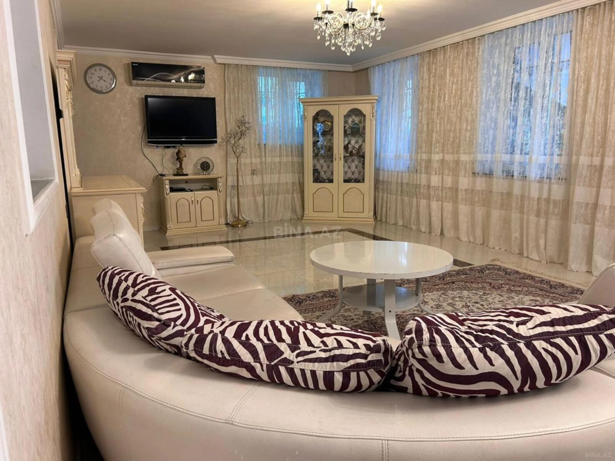Kirayə verilir 6 otaqlı həyət evi 350 m²