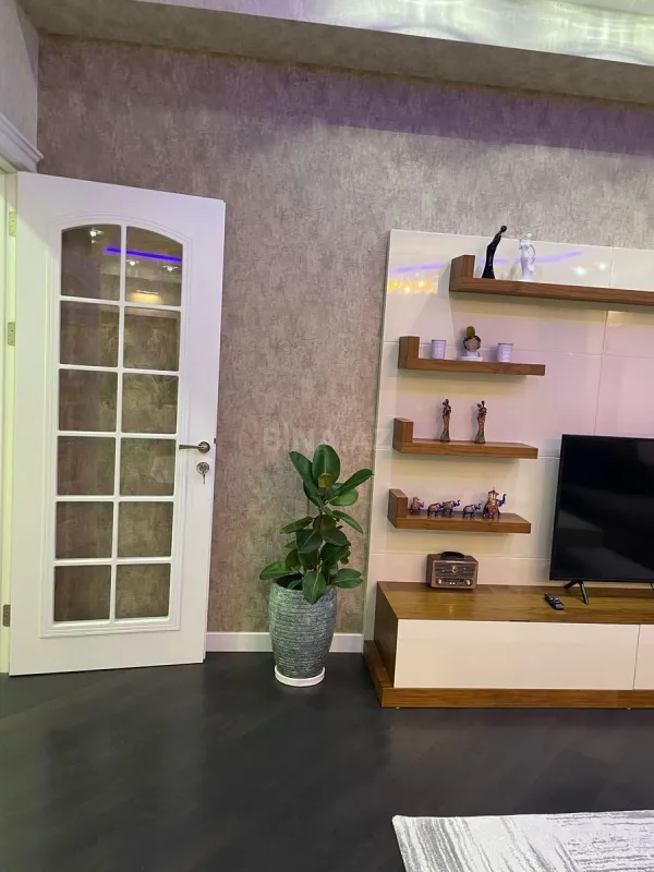 Kirayə verilir 3 otaqlı mənzil 150 m²