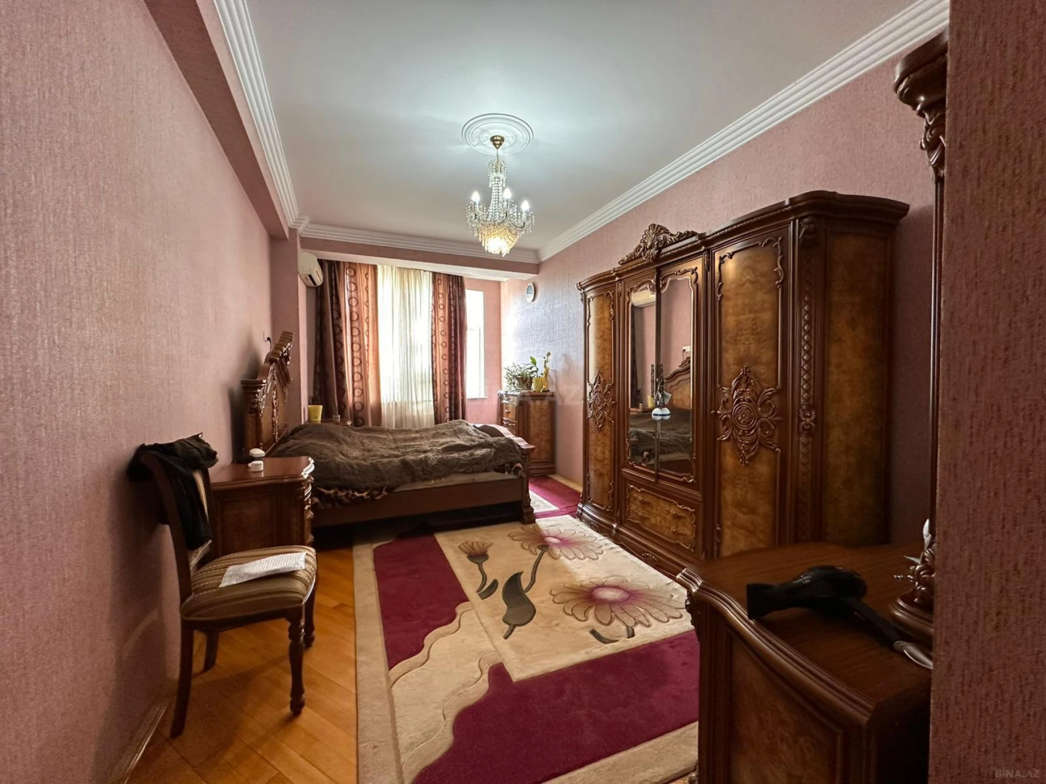 Satılır 4 otaqlı mənzil 162 m²