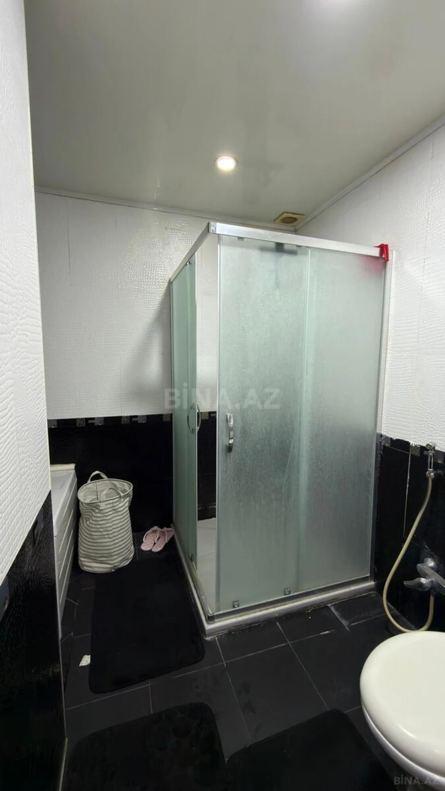 Satılır 4 otaqlı mənzil 162 m²