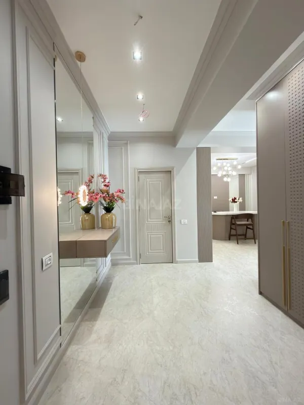 Kirayə verilir 2 otaqlı mənzil 78 m²
