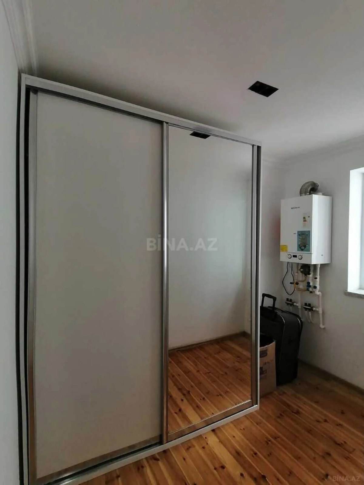 Satılır 6 otaqlı həyət evi 200 m²