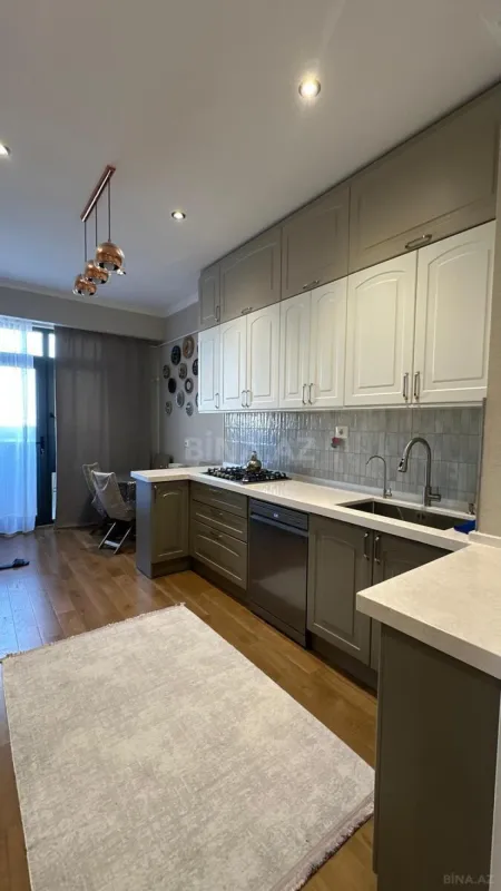 Satılır 4 otaqlı mənzil 121 m²