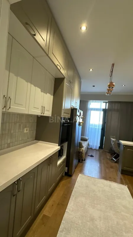 Satılır 4 otaqlı mənzil 121 m²