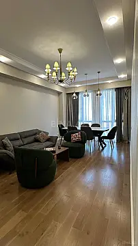 Satılır 4 otaqlı mənzil 121 m²