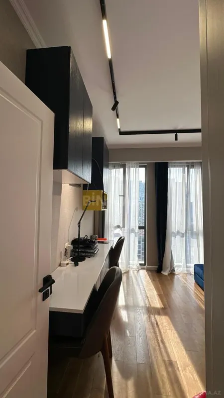 Satılır 4 otaqlı mənzil 121 m²