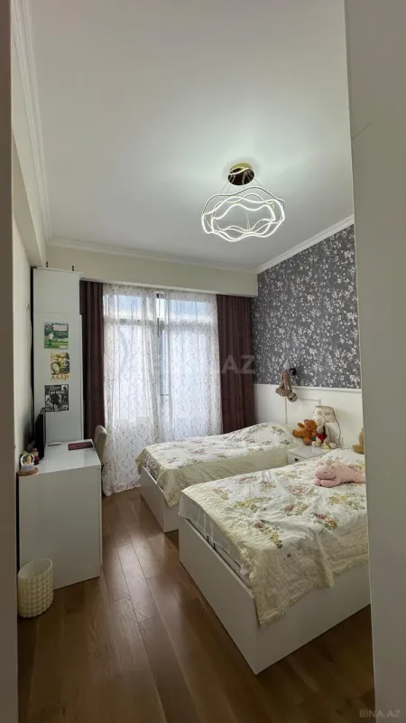 Satılır 4 otaqlı mənzil 121 m²