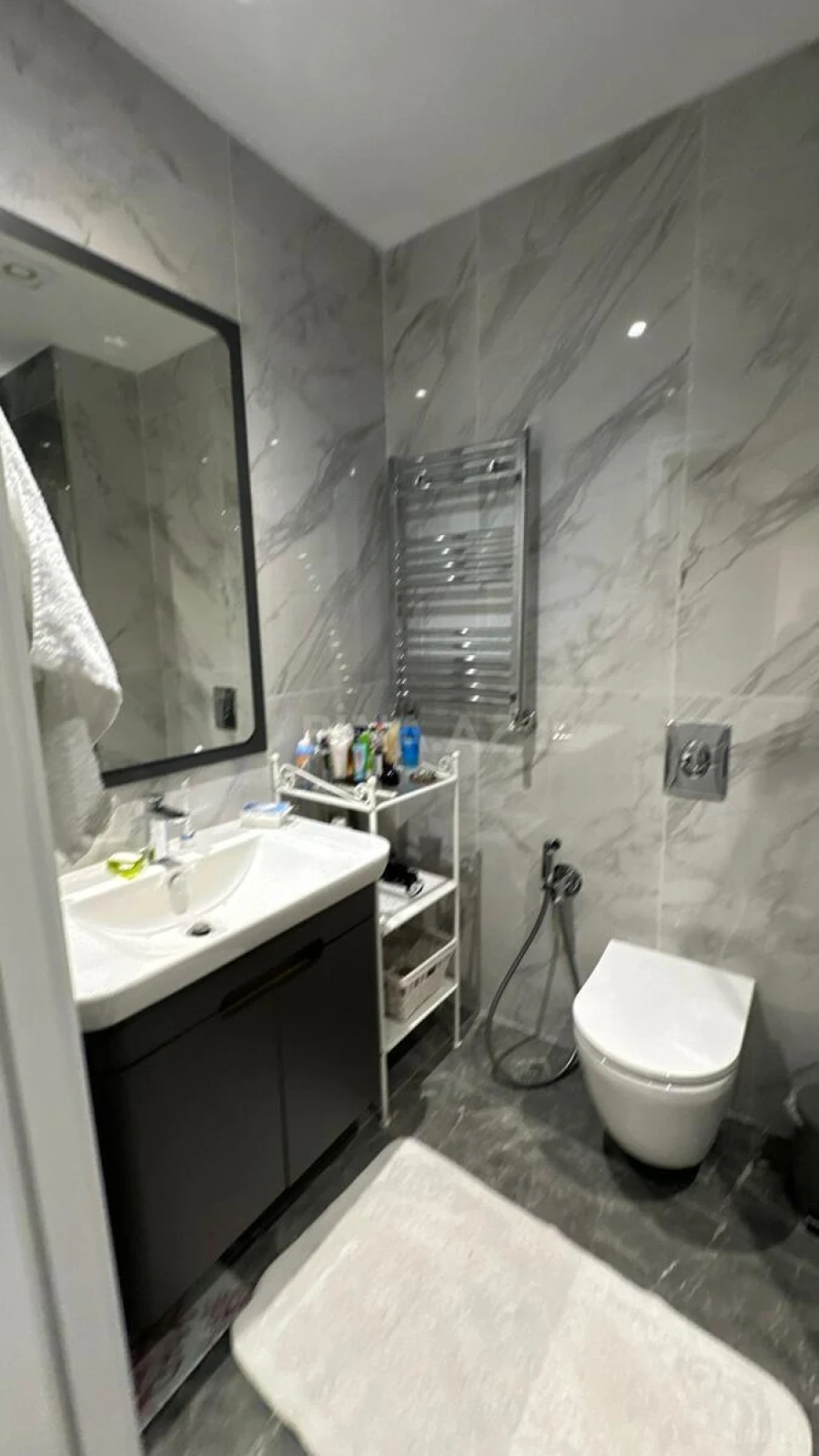 Satılır 4 otaqlı mənzil 121 m²