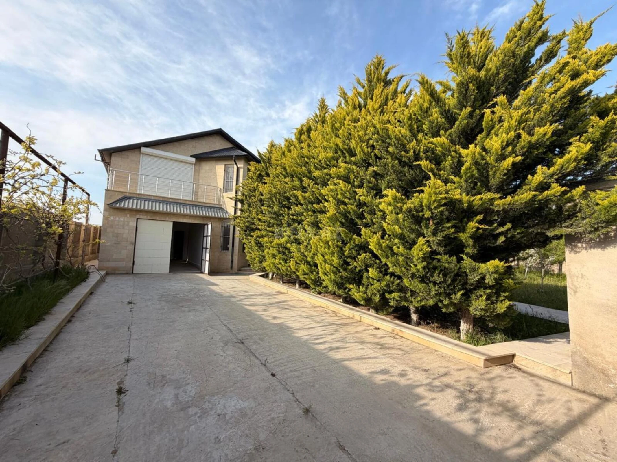 Satılır 3 otaqlı həyət evi 165 m²