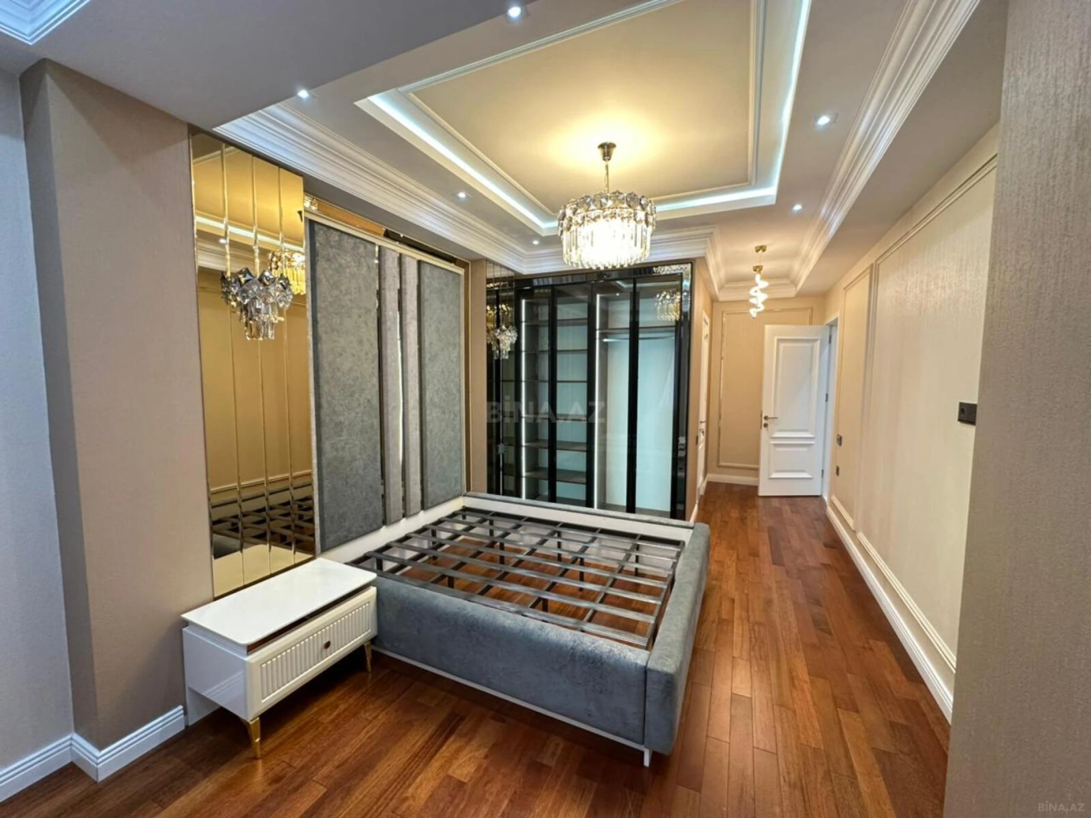 Satılır 4 otaqlı mənzil 164 m²