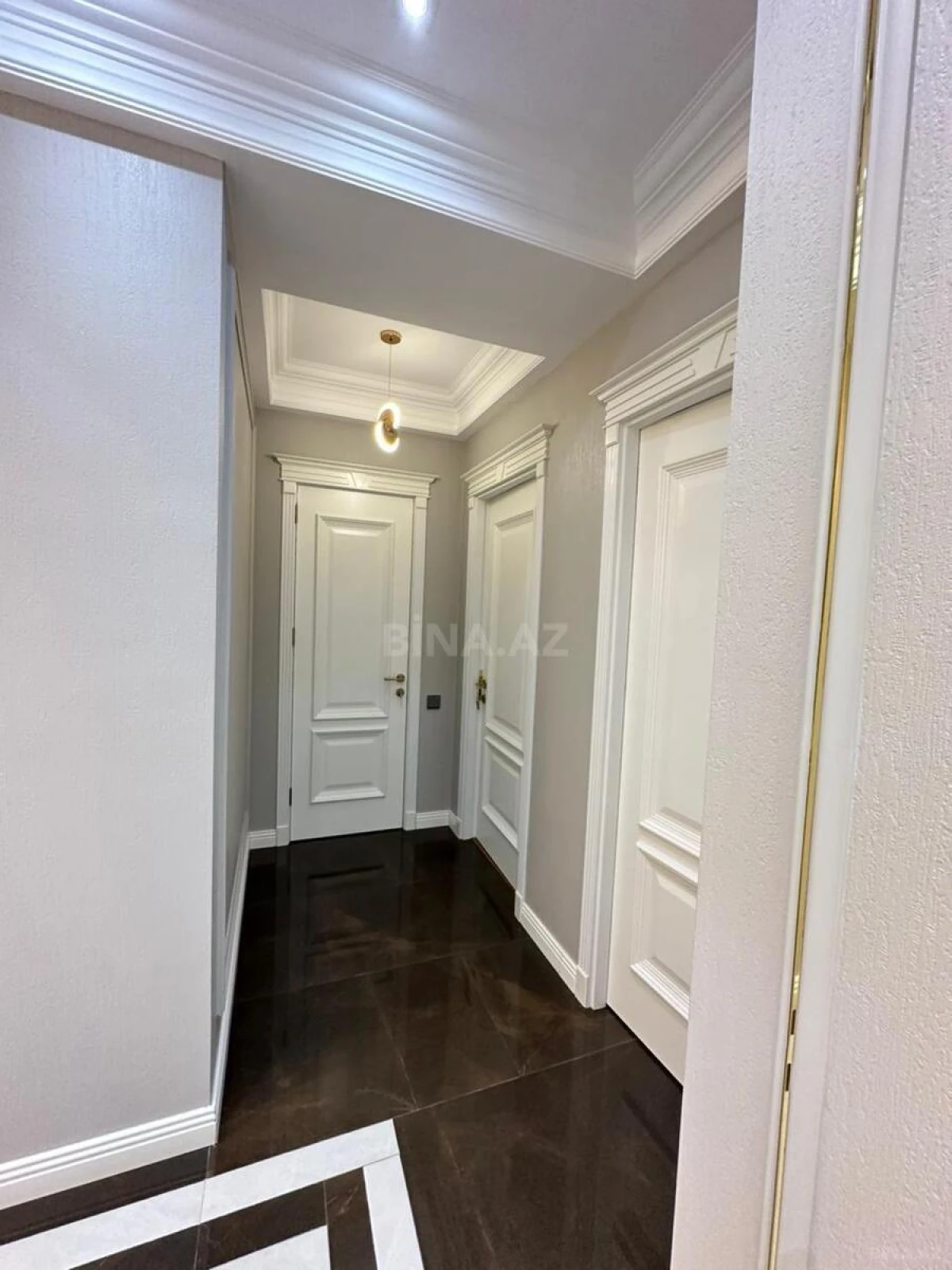 Satılır 4 otaqlı mənzil 164 m²