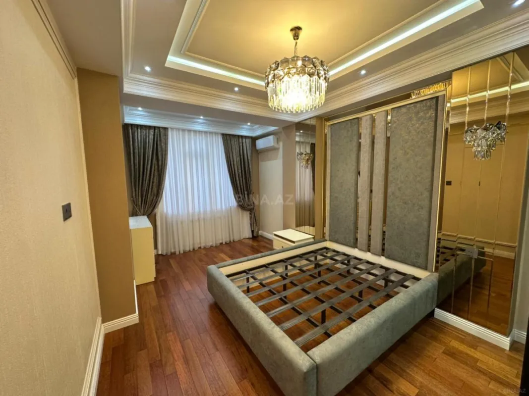 Satılır 4 otaqlı mənzil 164 m²