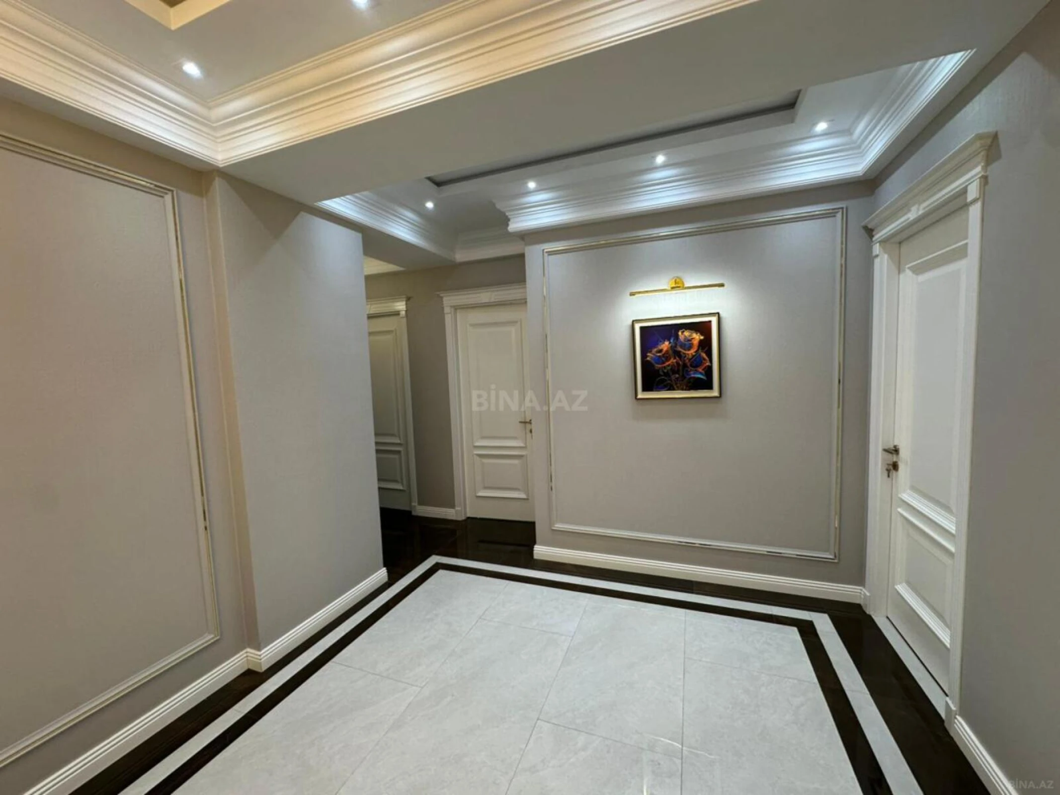 Satılır 4 otaqlı mənzil 164 m²
