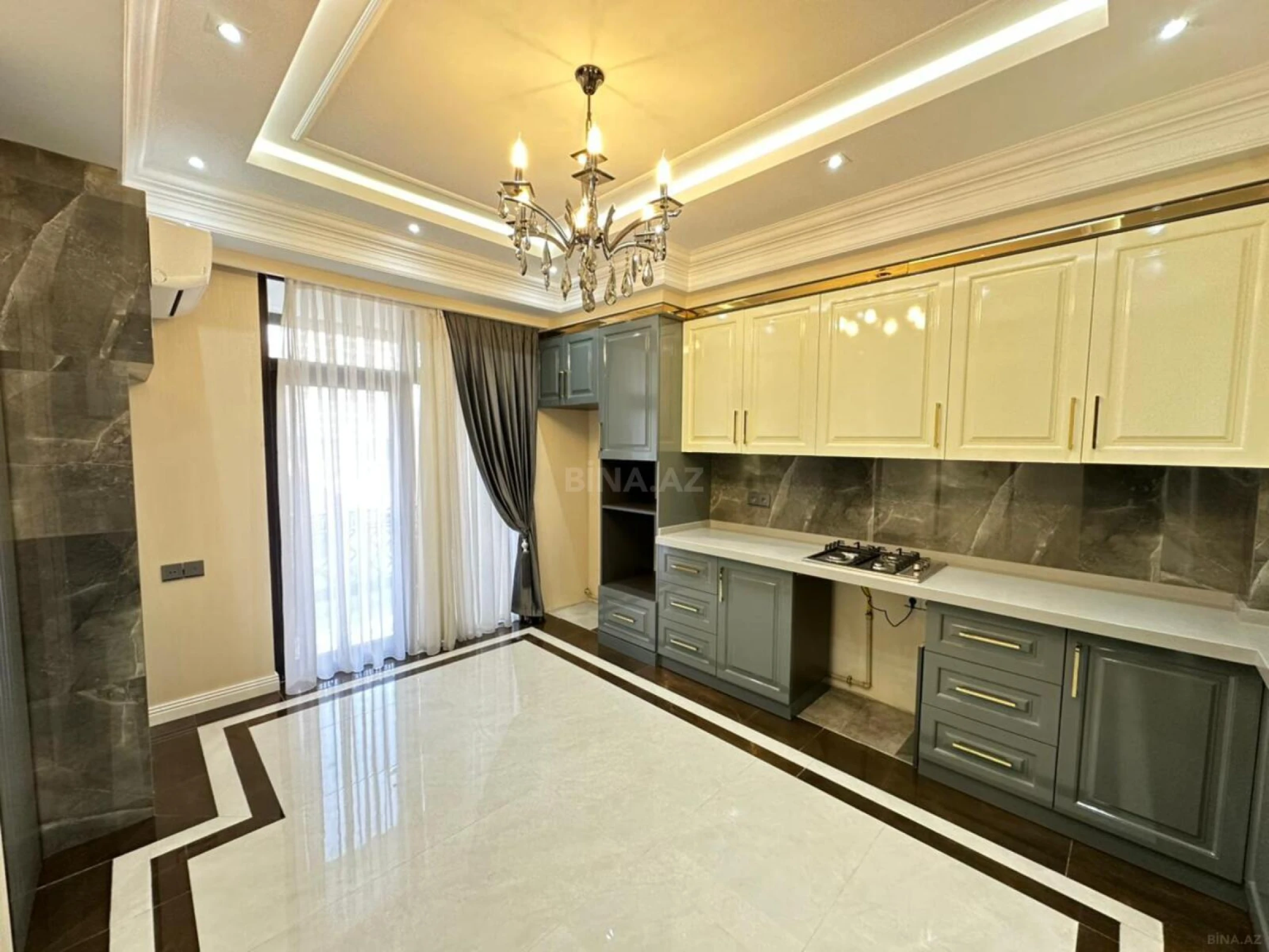 Satılır 4 otaqlı mənzil 164 m²
