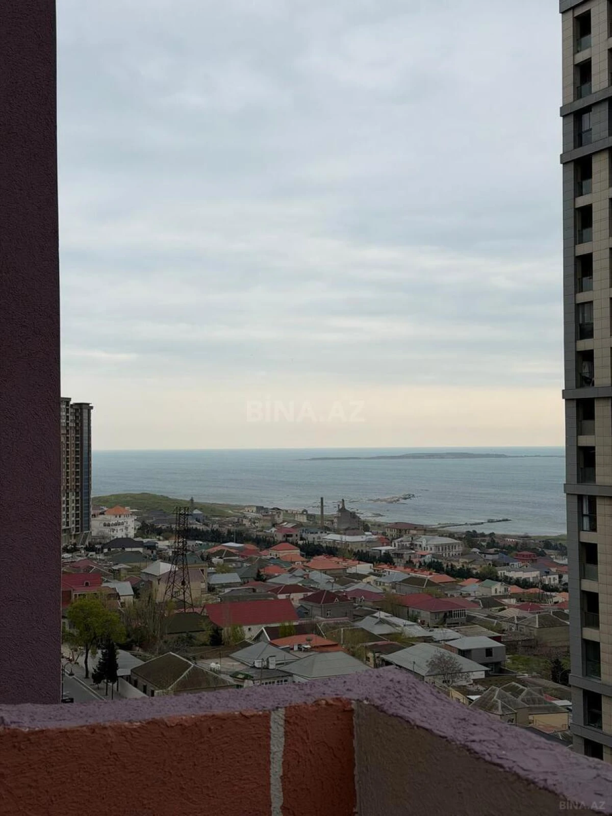 Satılır 3 otaqlı mənzil 130 m²