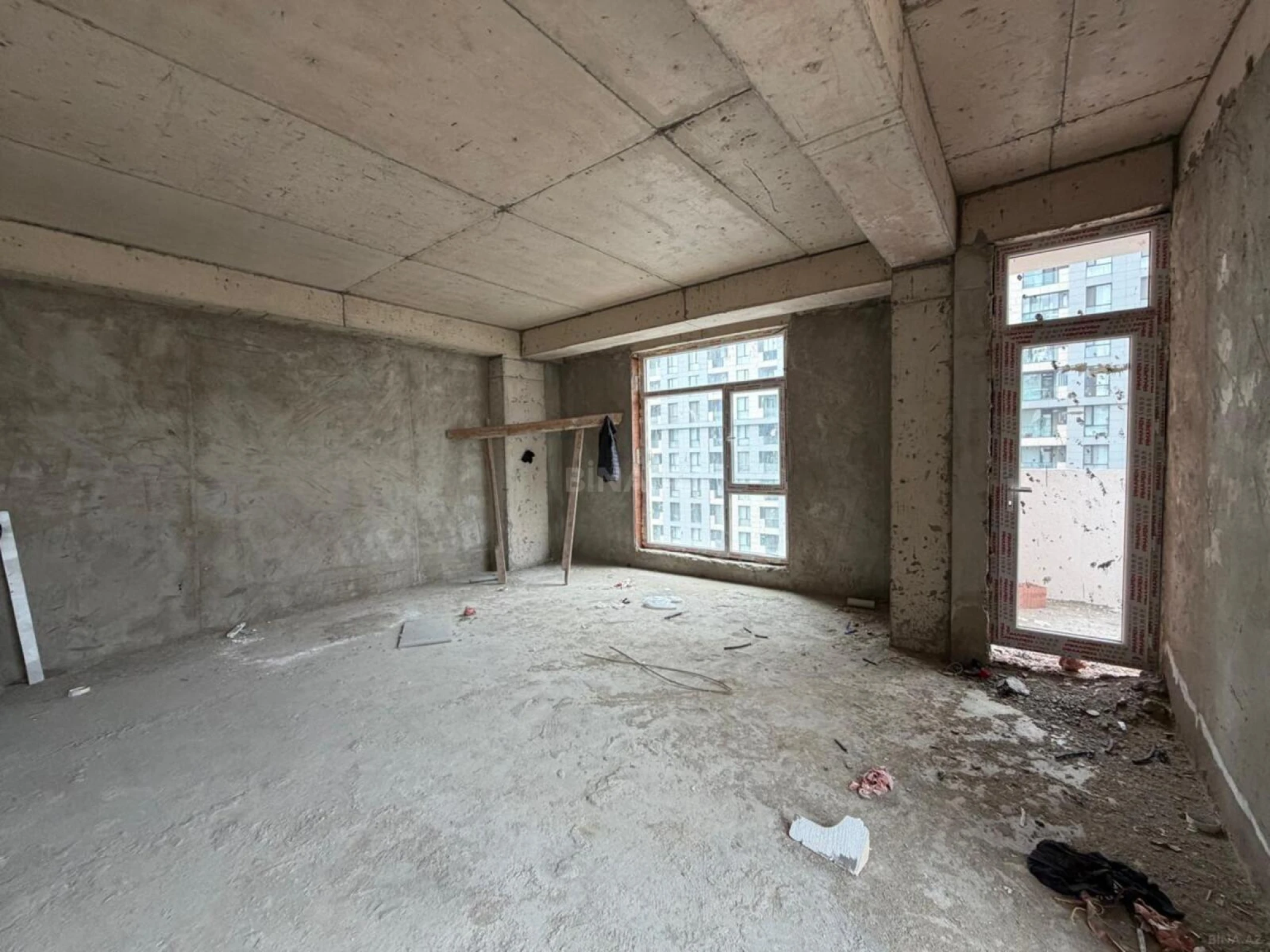 Satılır 3 otaqlı mənzil 130 m²