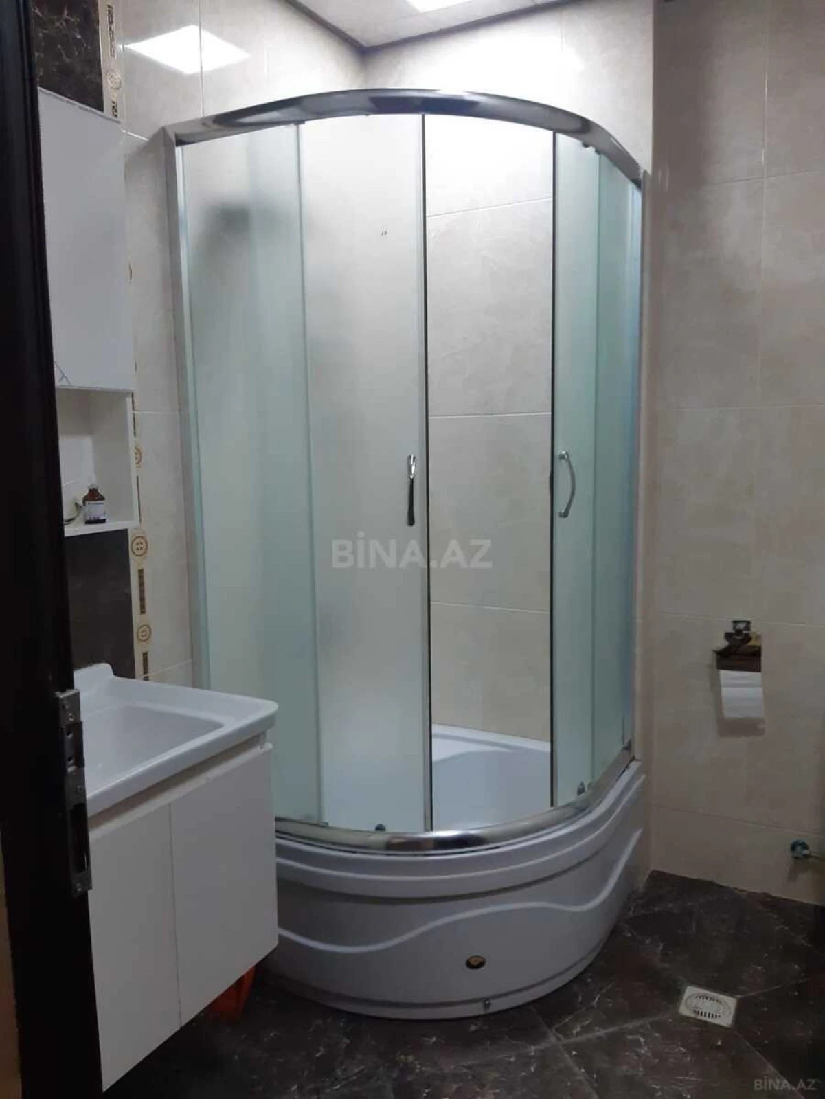 Satılır 1 otaqlı mənzil 61 m²