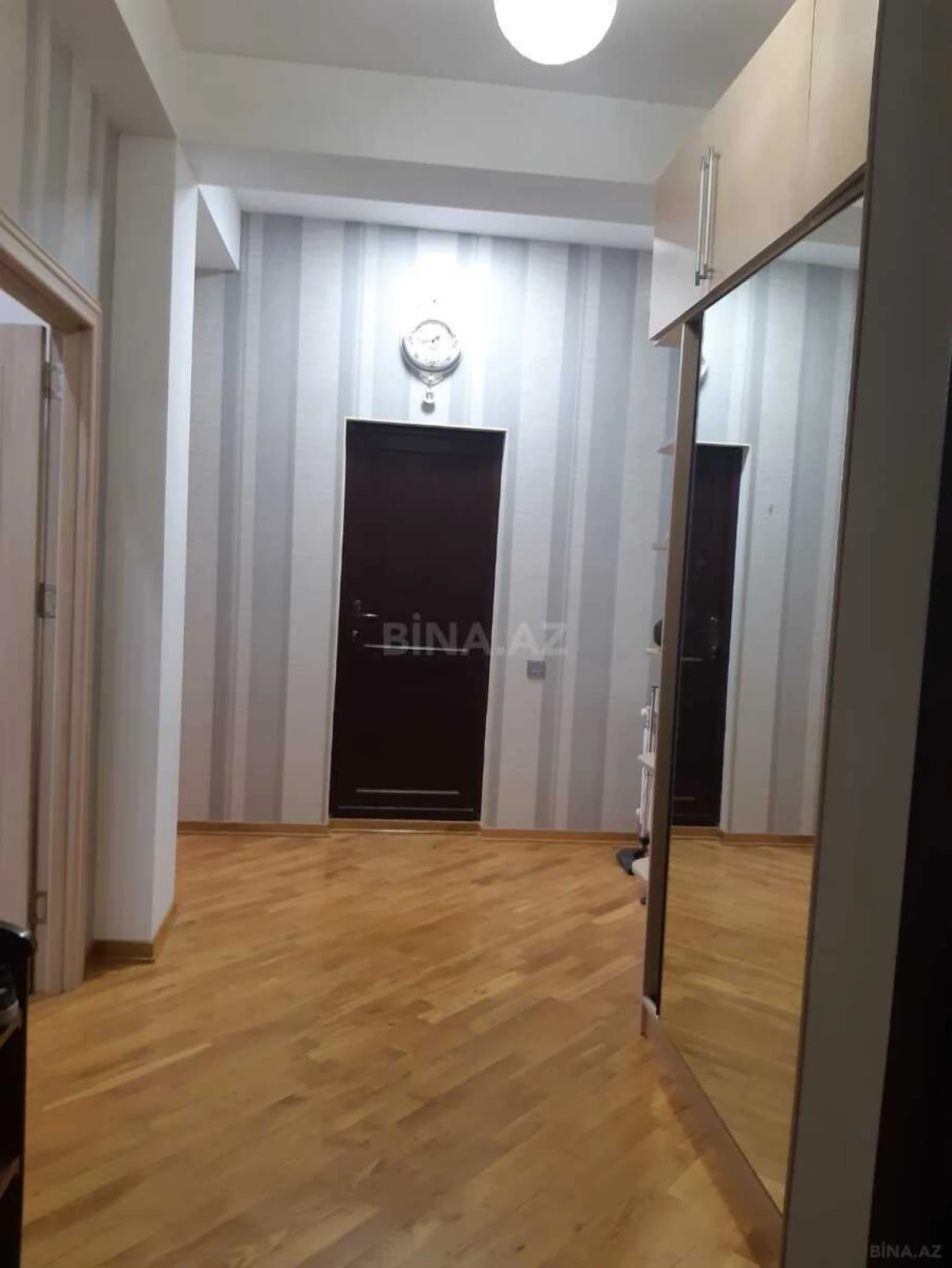 Satılır 1 otaqlı mənzil 61 m²
