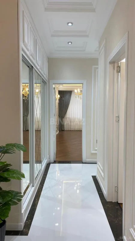 Satılır 3 otaqlı mənzil 105 m²