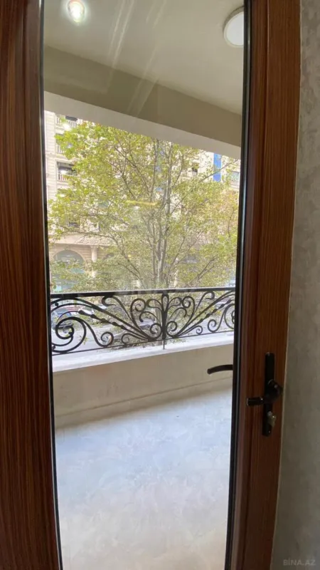Satılır 3 otaqlı mənzil 105 m²