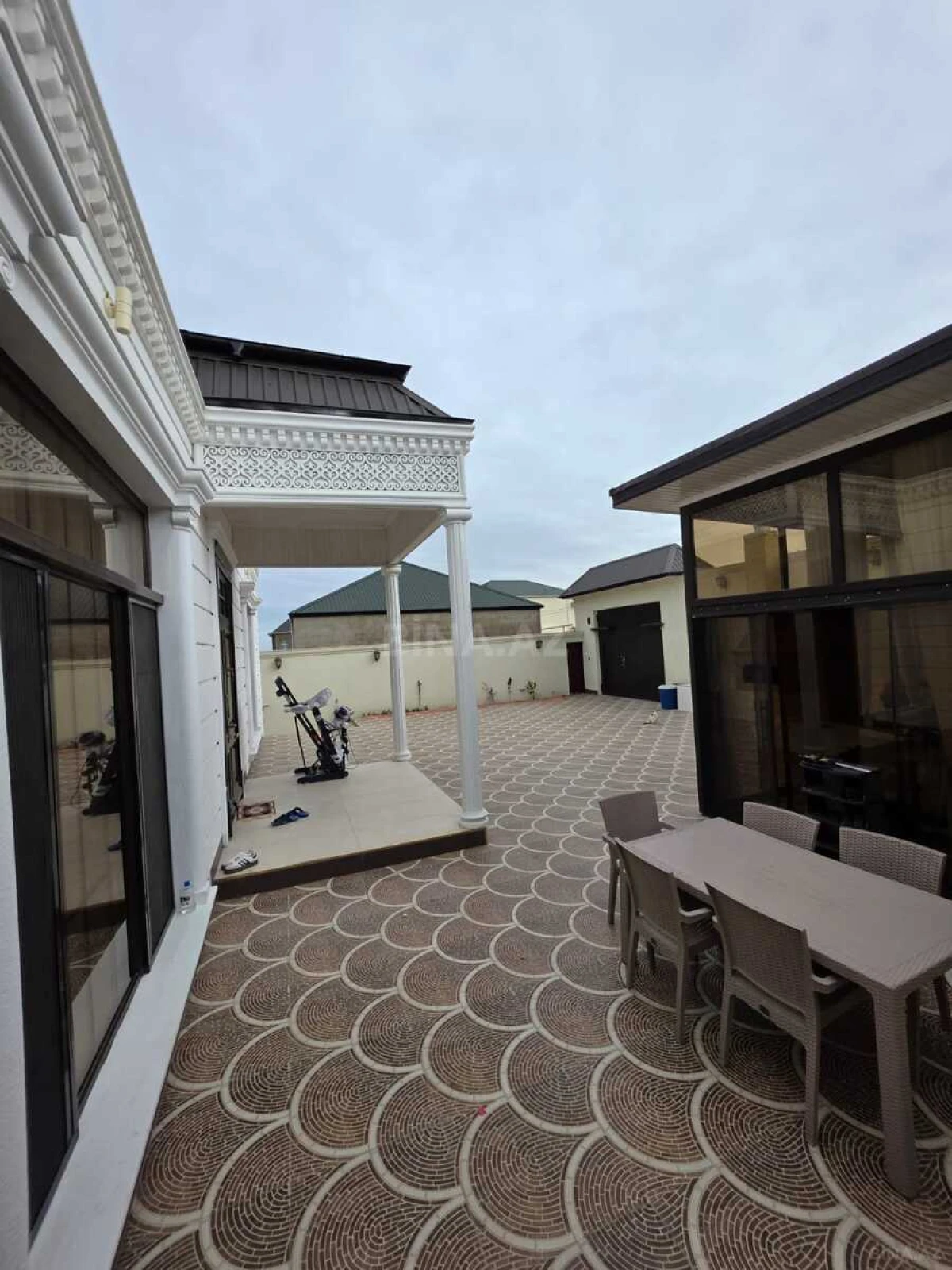 Satılır 4 otaqlı həyət evi 200 m²