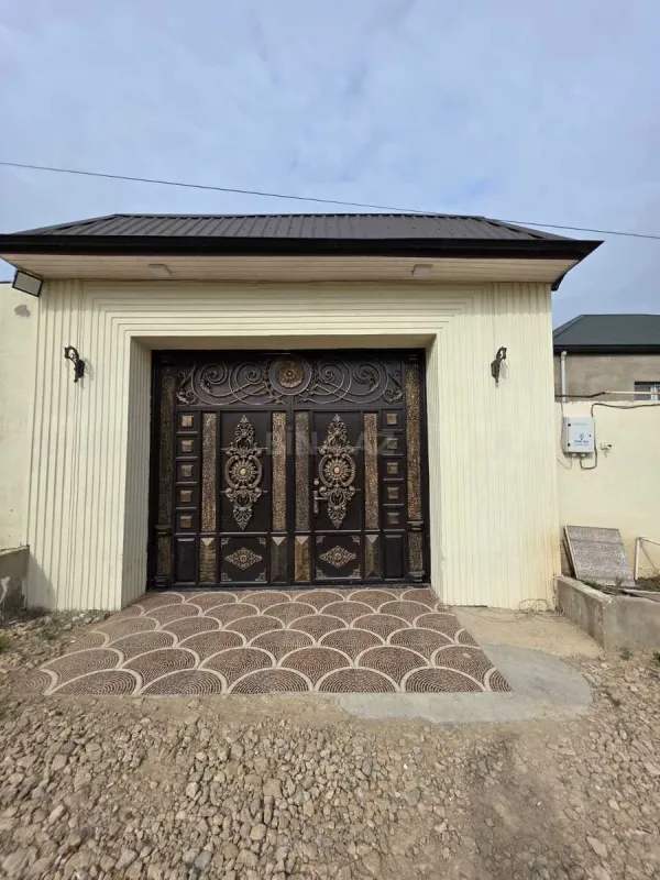 Satılır 4 otaqlı həyət evi 200 m²