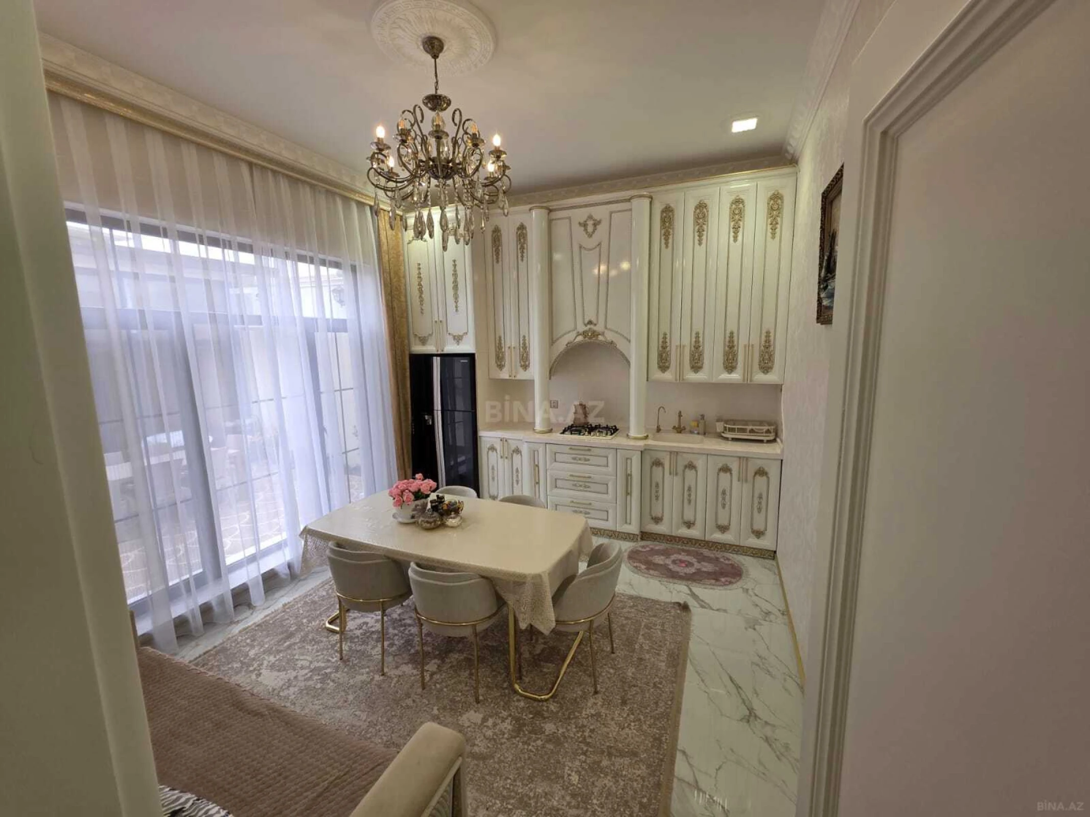 Satılır 4 otaqlı həyət evi 200 m²