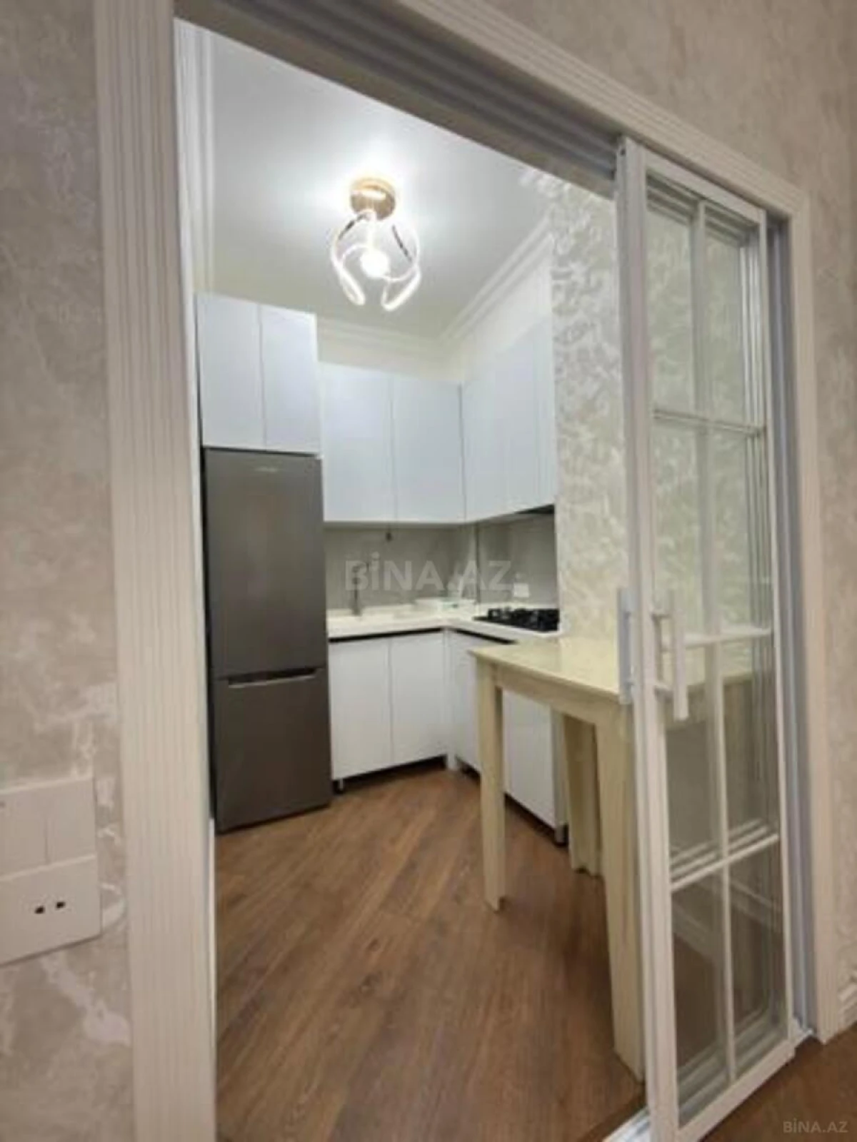 Kirayə verilir 2 otaqlı mənzil 61 m²