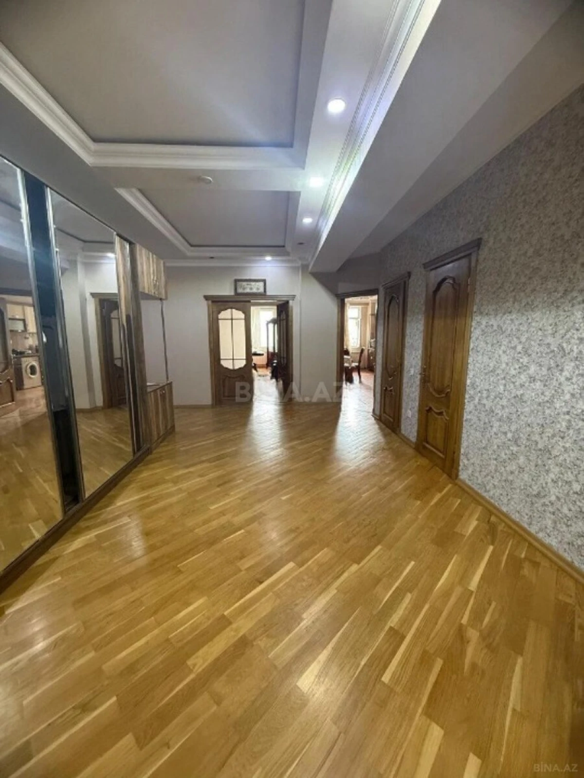 Satılır 3 otaqlı mənzil 167 m²