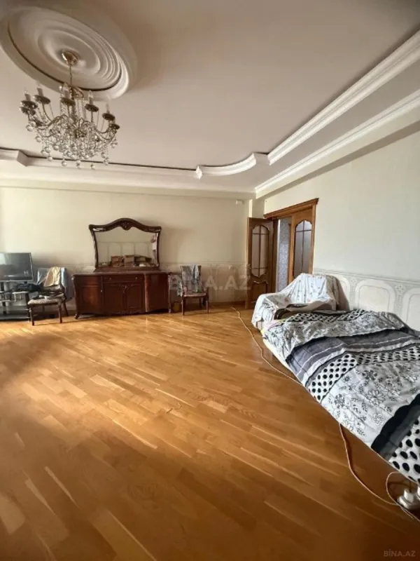 Satılır 3 otaqlı mənzil 167 m²