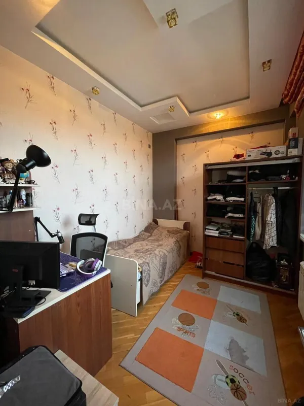 Satılır 4 otaqlı mənzil 200 m²