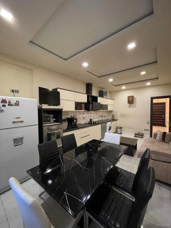 Satılır 4 otaqlı mənzil 200 m²