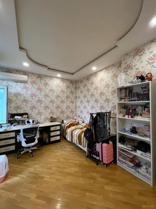 Satılır 4 otaqlı mənzil 200 m²