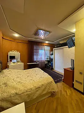 Satılır 4 otaqlı mənzil 200 m²