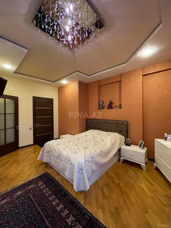 Satılır 4 otaqlı mənzil 200 m²