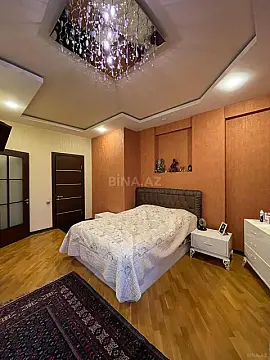 Satılır 4 otaqlı mənzil 200 m²