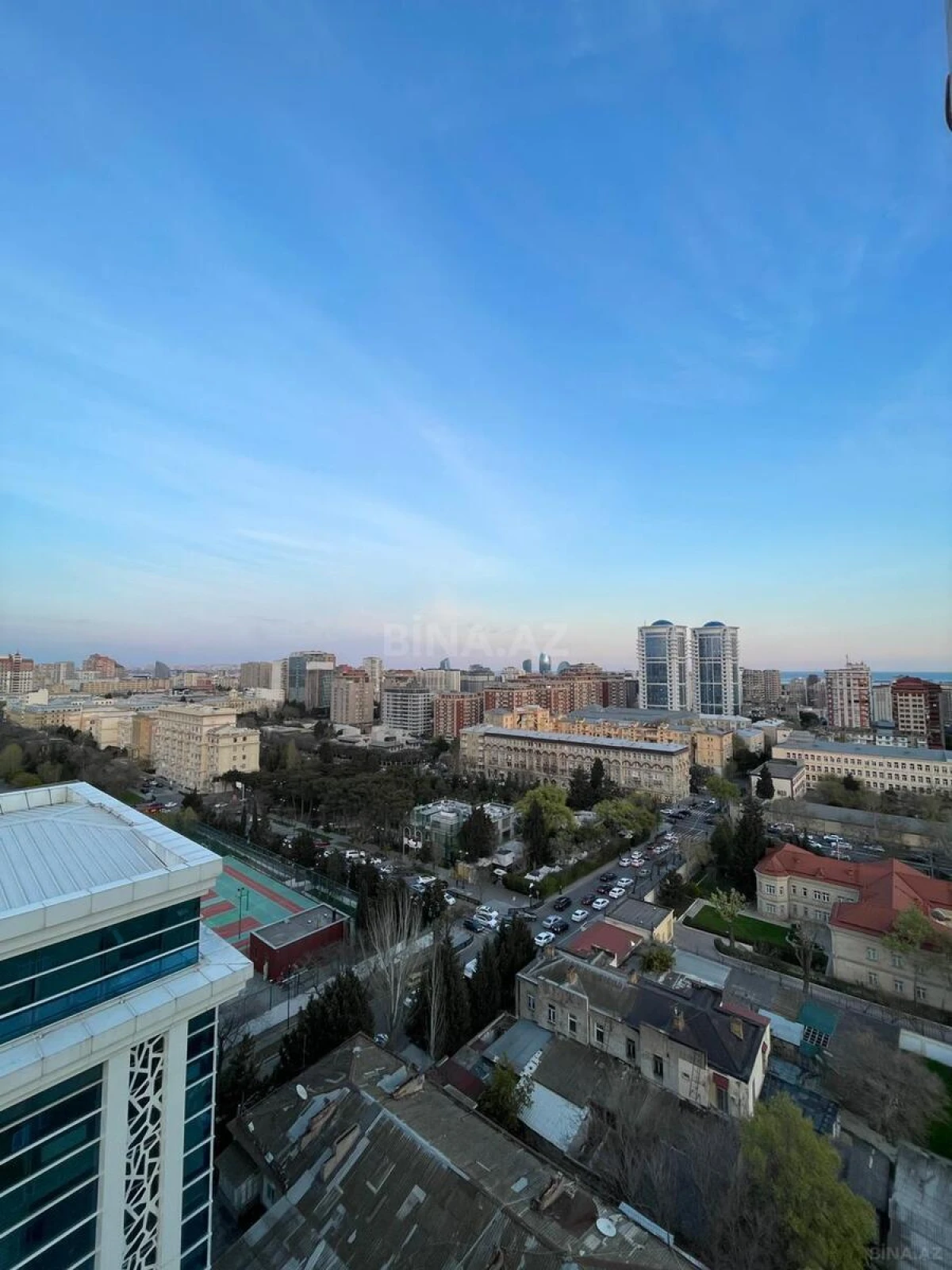 Satılır 4 otaqlı mənzil 200 m²