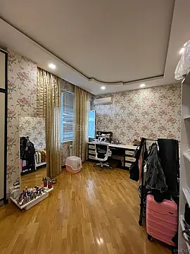 Satılır 4 otaqlı mənzil 200 m²