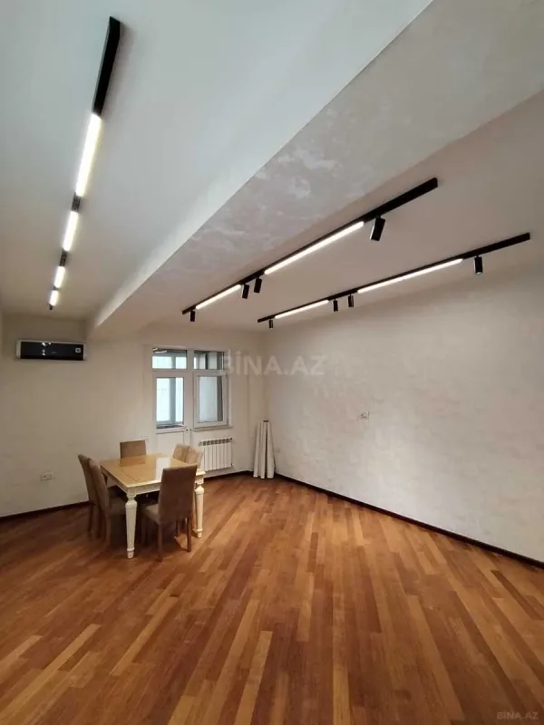 Satılır 3 otaqlı mənzil 130 m²
