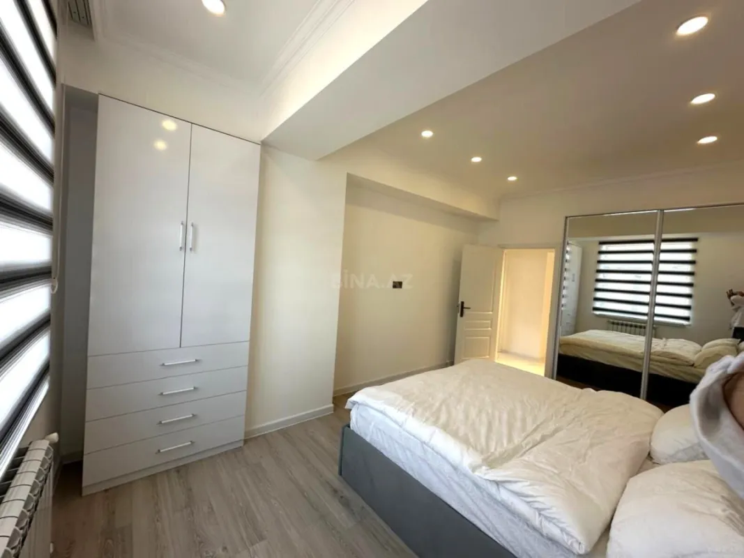 Satılır 2 otaqlı mənzil 100 m²