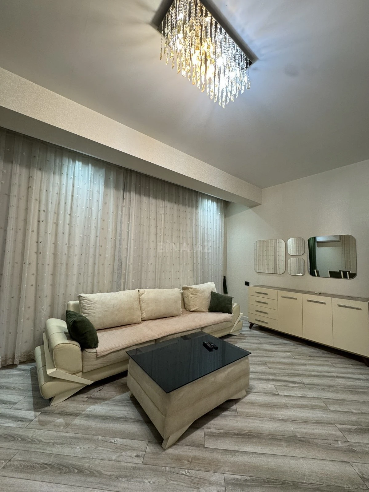 Kirayə verilir 3 otaqlı mənzil 120 m²