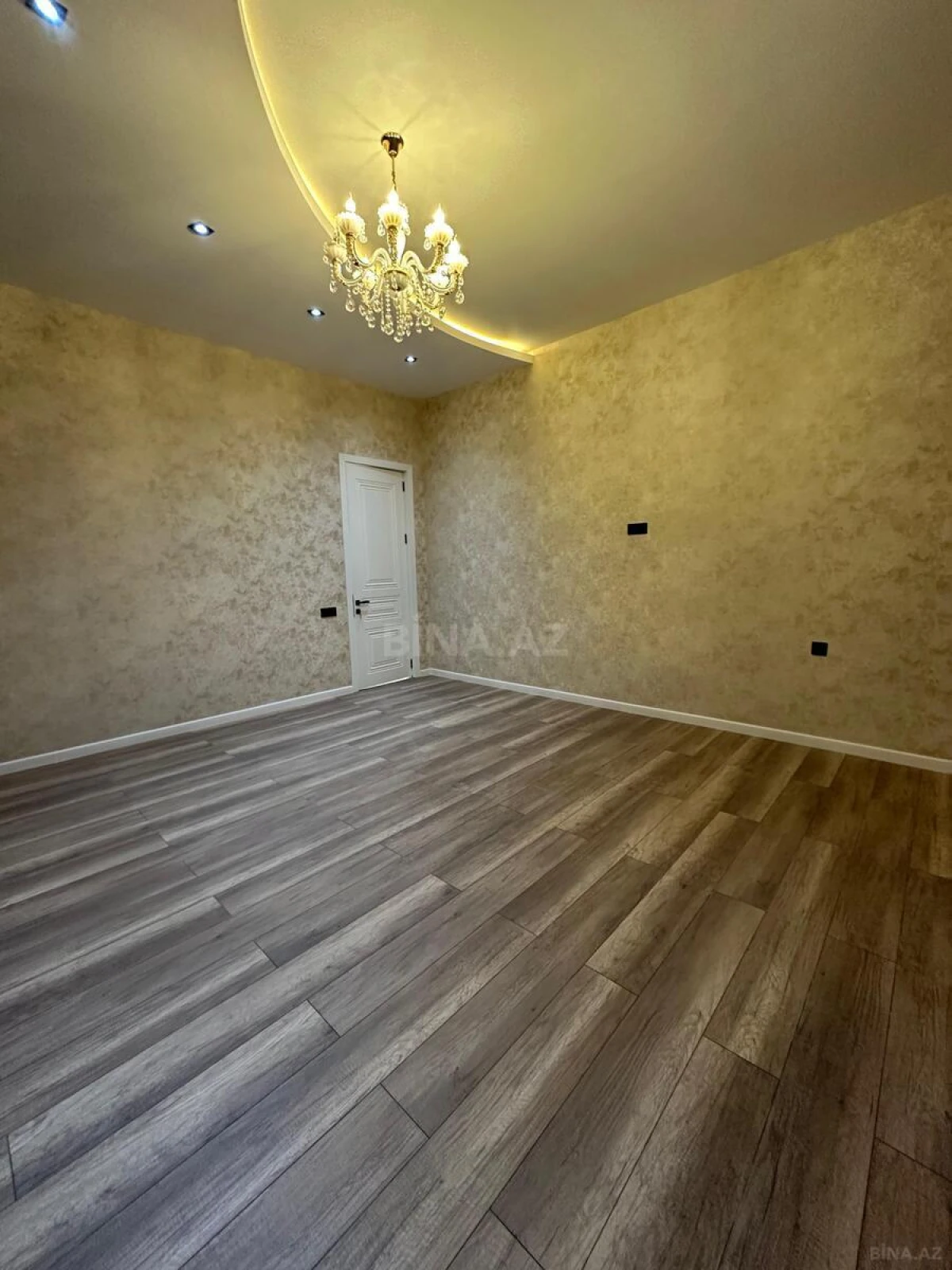 Satılır 6 otaqlı həyət evi 300 m²