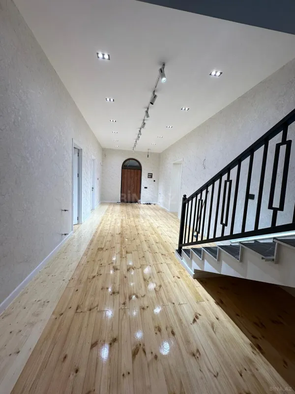 Satılır 6 otaqlı həyət evi 300 m²