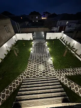 Satılır 6 otaqlı həyət evi 300 m²